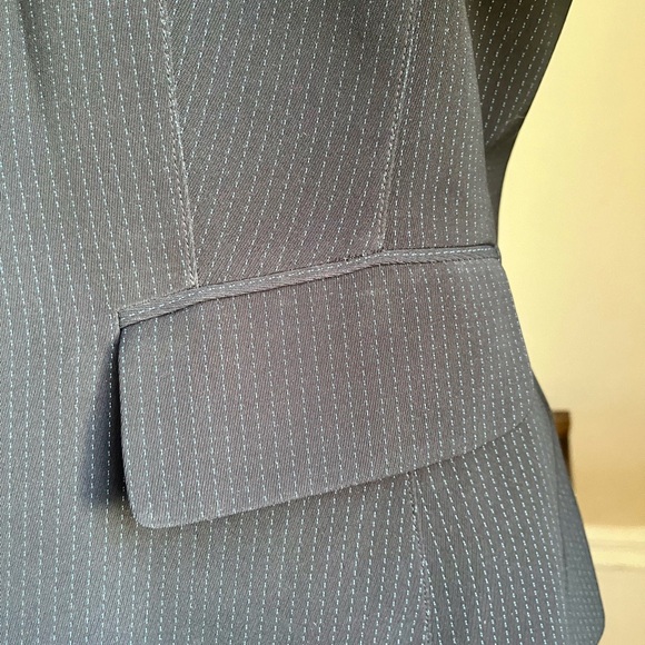 Allen B pinstriped suit jacket with paisley lining. - Picture 14 of 16